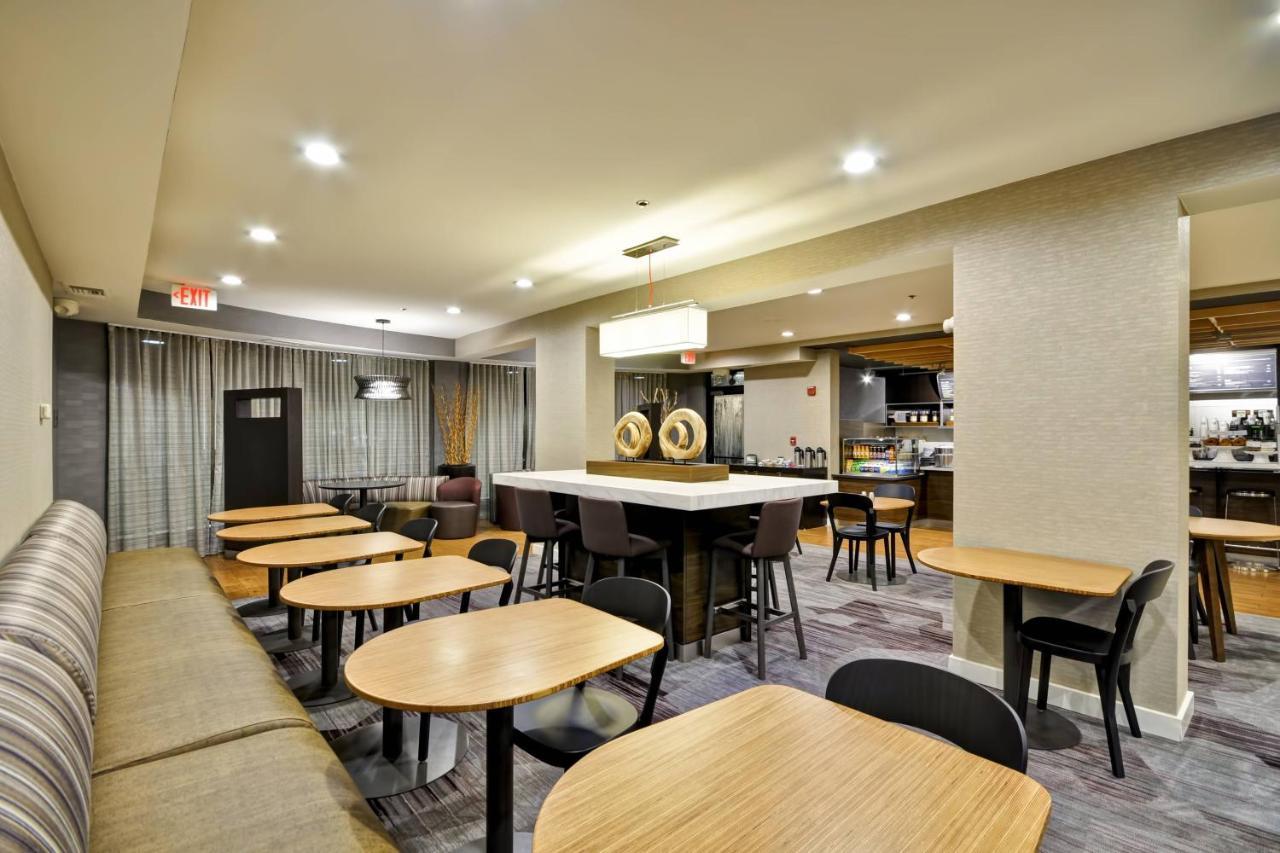 Courtyard By Marriott Jacksonville Airport/ Northeast Exterior photo