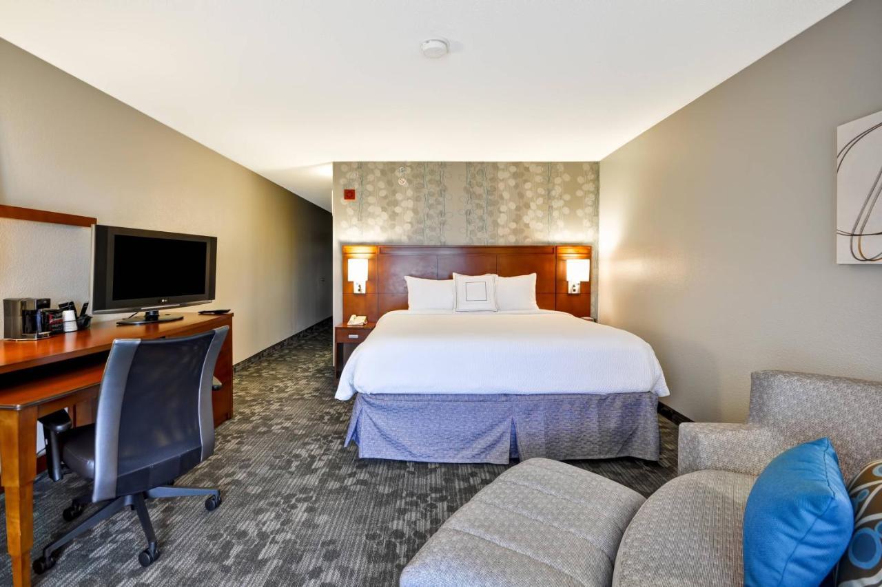 Courtyard By Marriott Jacksonville Airport/ Northeast Exterior photo