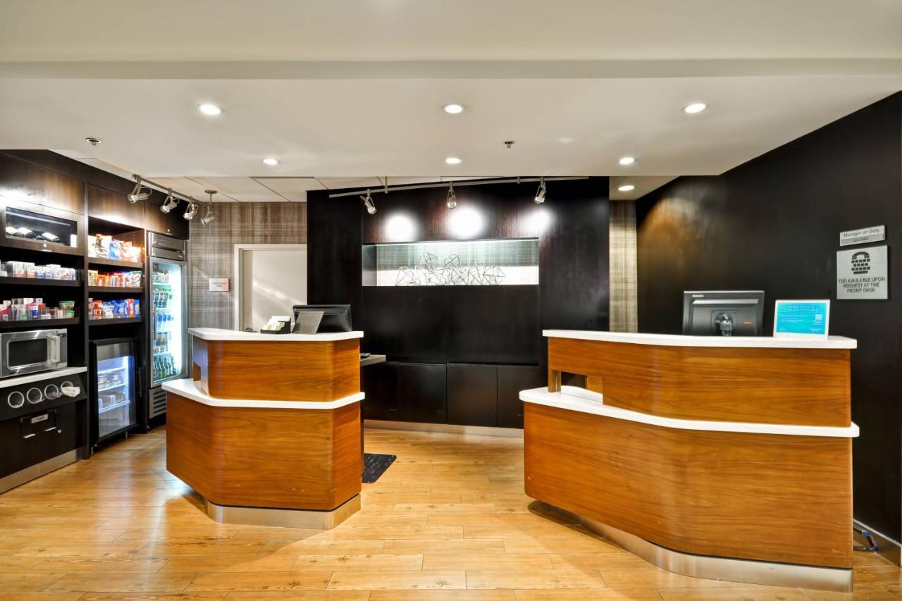 Courtyard By Marriott Jacksonville Airport/ Northeast Exterior photo