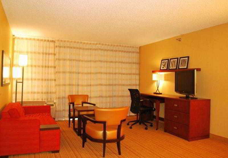 Courtyard By Marriott Jacksonville Airport/ Northeast Exterior photo