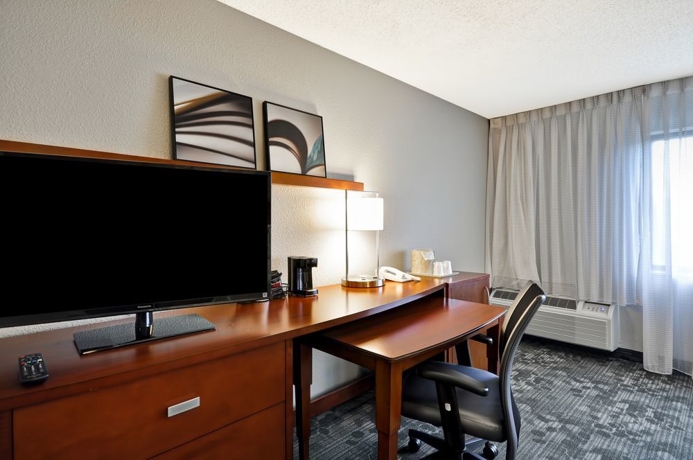 Courtyard By Marriott Jacksonville Airport/ Northeast Exterior photo