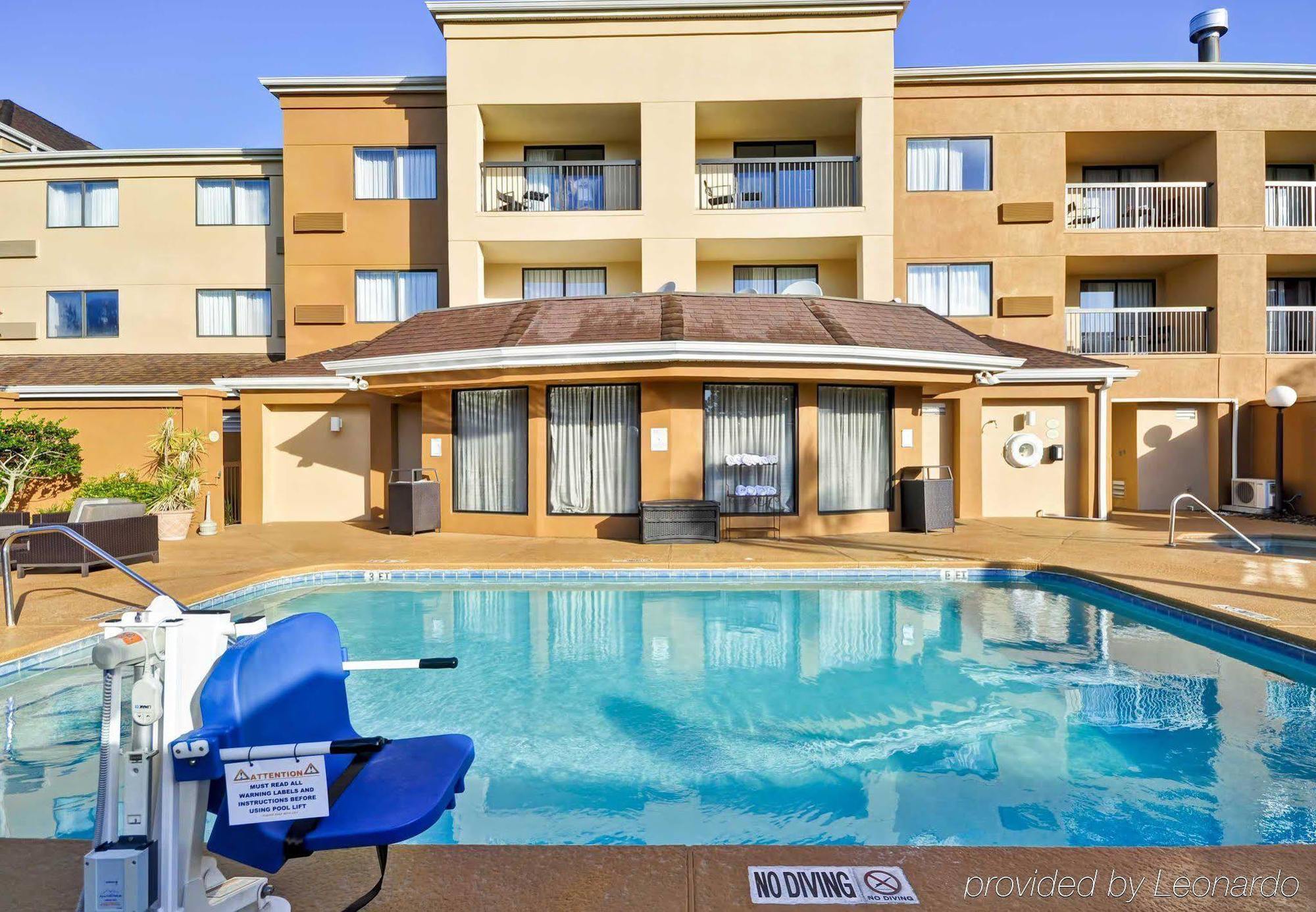 Courtyard By Marriott Jacksonville Airport/ Northeast Exterior photo